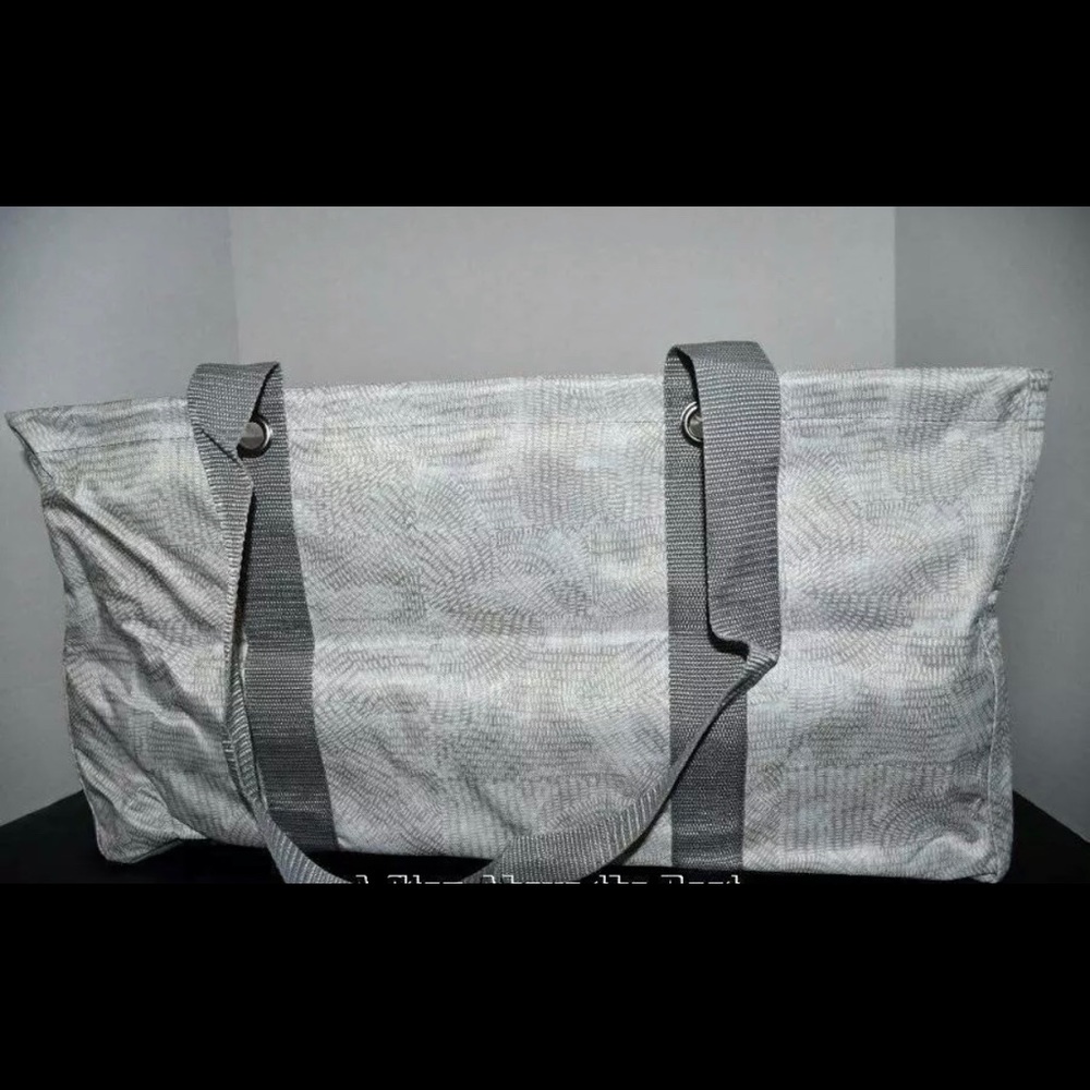 NWT large Utility Tote Desert Dash💕